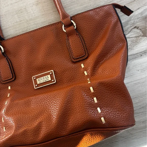 GUESS Tote - Picture 2 of 10